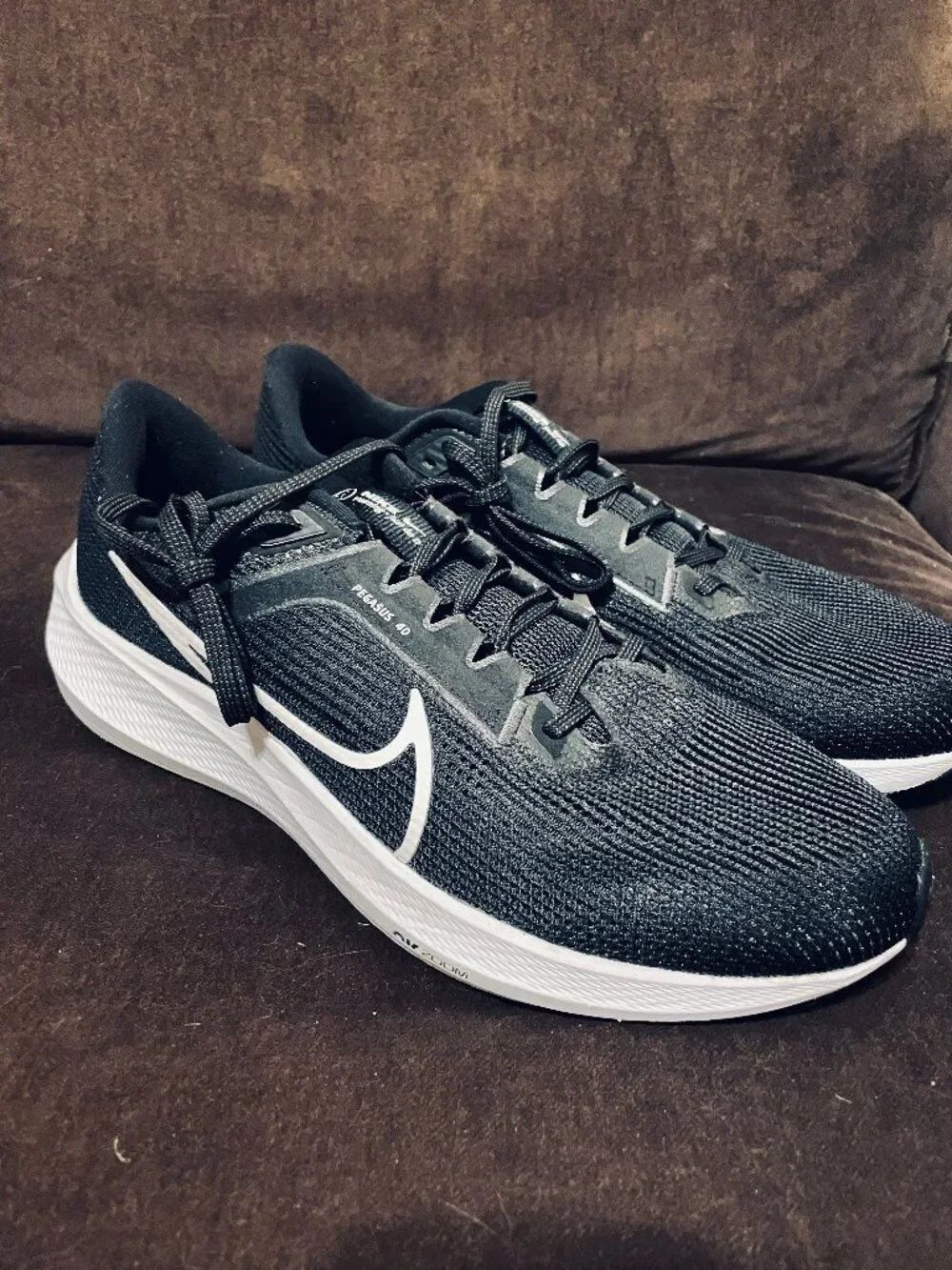 Nike Air Zoom Pegasus 40 Men's Size 11.5 Black White Running Sneakers